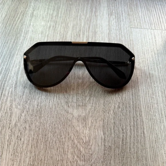 NWT Quay Australia SHOW BIZ Black/Black Quay Australia | Accessories | Nwt Quay Australia Show Biz  main image 3